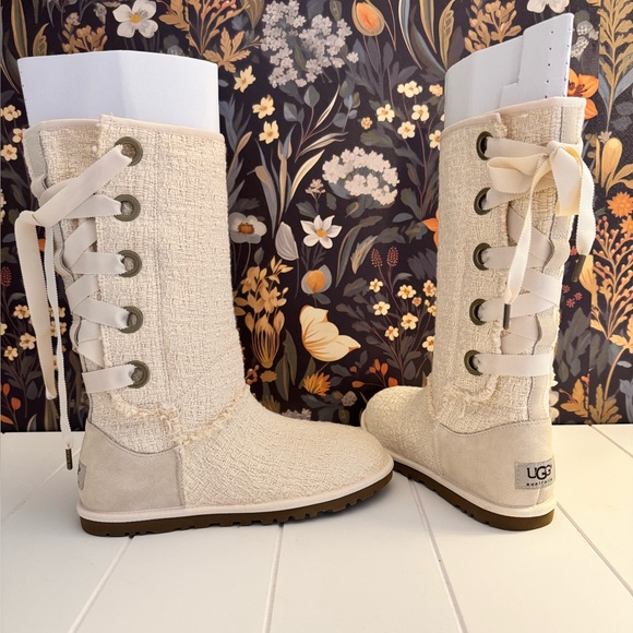 UGG heirloom lace up boots Oatmeal NWOB Size 7 - Picture 1 of 15